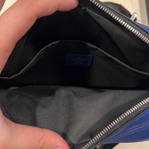 Louis Vuitton Outdoor Messenger - Picture 3 of 8